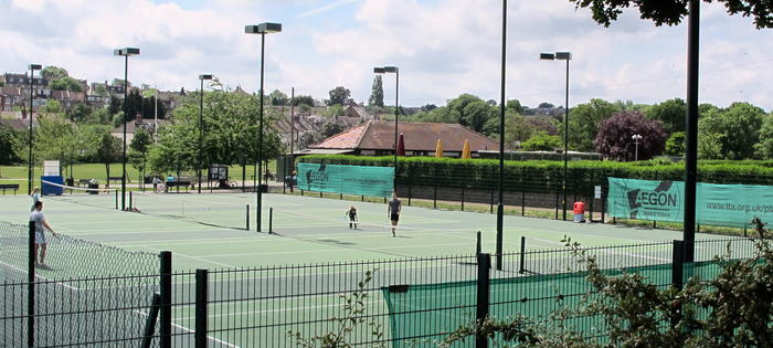Well maintained courts and floodlights too