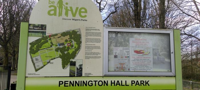 Pennington Hall Park - this way for tennis!